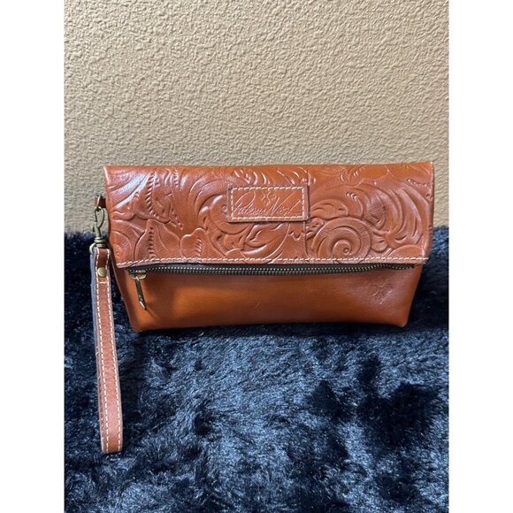 Patricia Nash Embossed Leather Wristlet Clutch Bag With Zipper Closure  NWOT - Picture 1 of 10